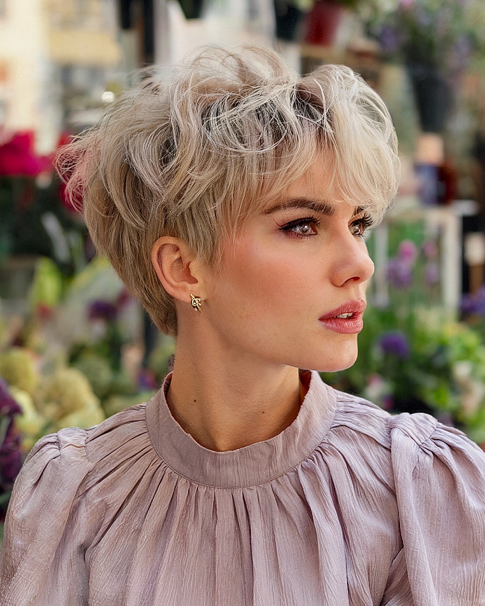 Effortlessly Chic Messy Short Hairstyles: 2026 Trends & Styling Tips