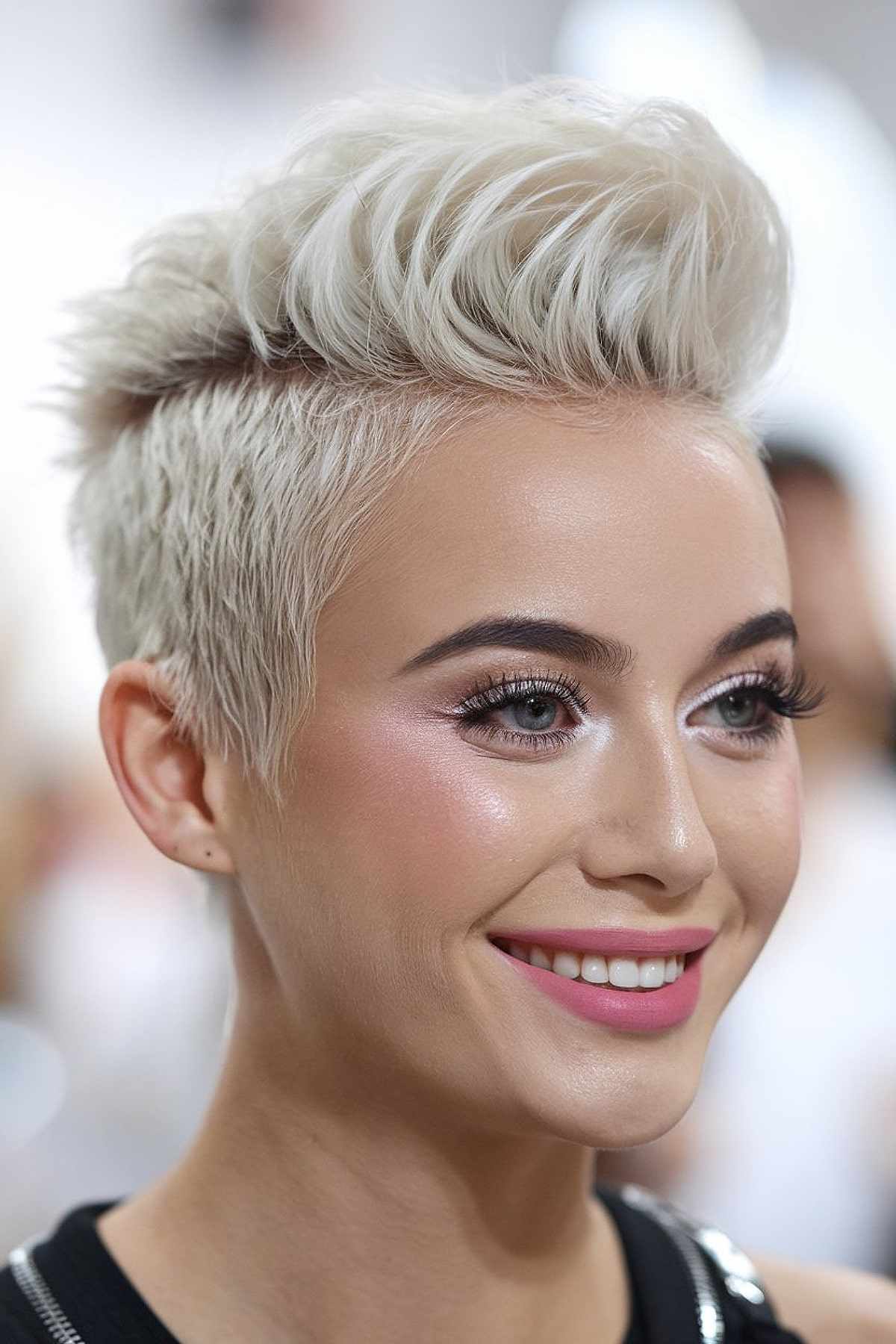 Effortlessly Chic Messy Short Hairstyles: 2026 Trends & Styling Tips