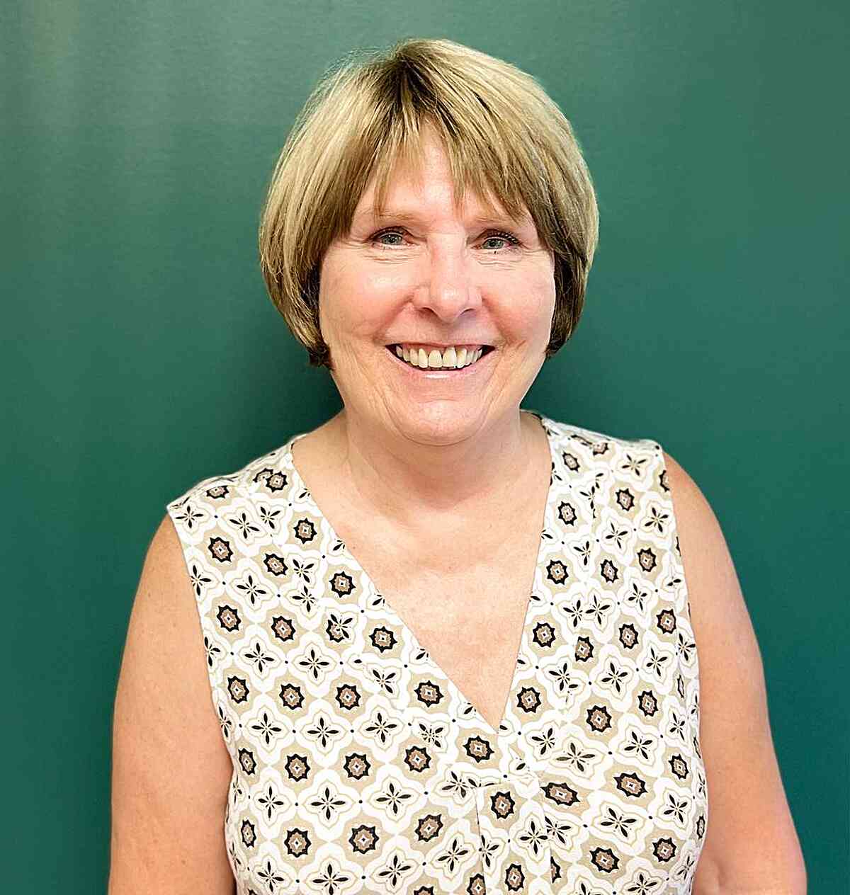 Best Short Haircuts for Round Faces Over 60: Expert Styles & Tips