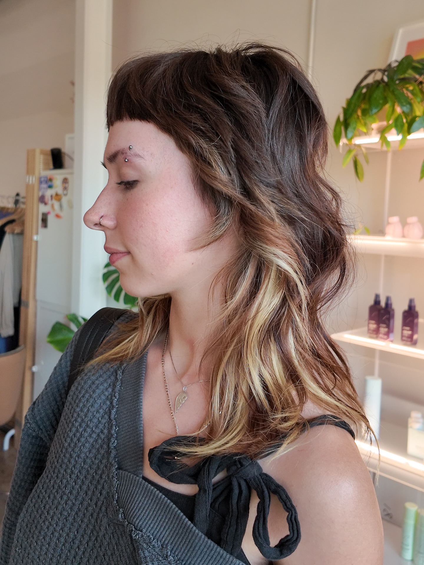 Soft Shag Haircuts for Mid-Length Hair: Styles & Layers