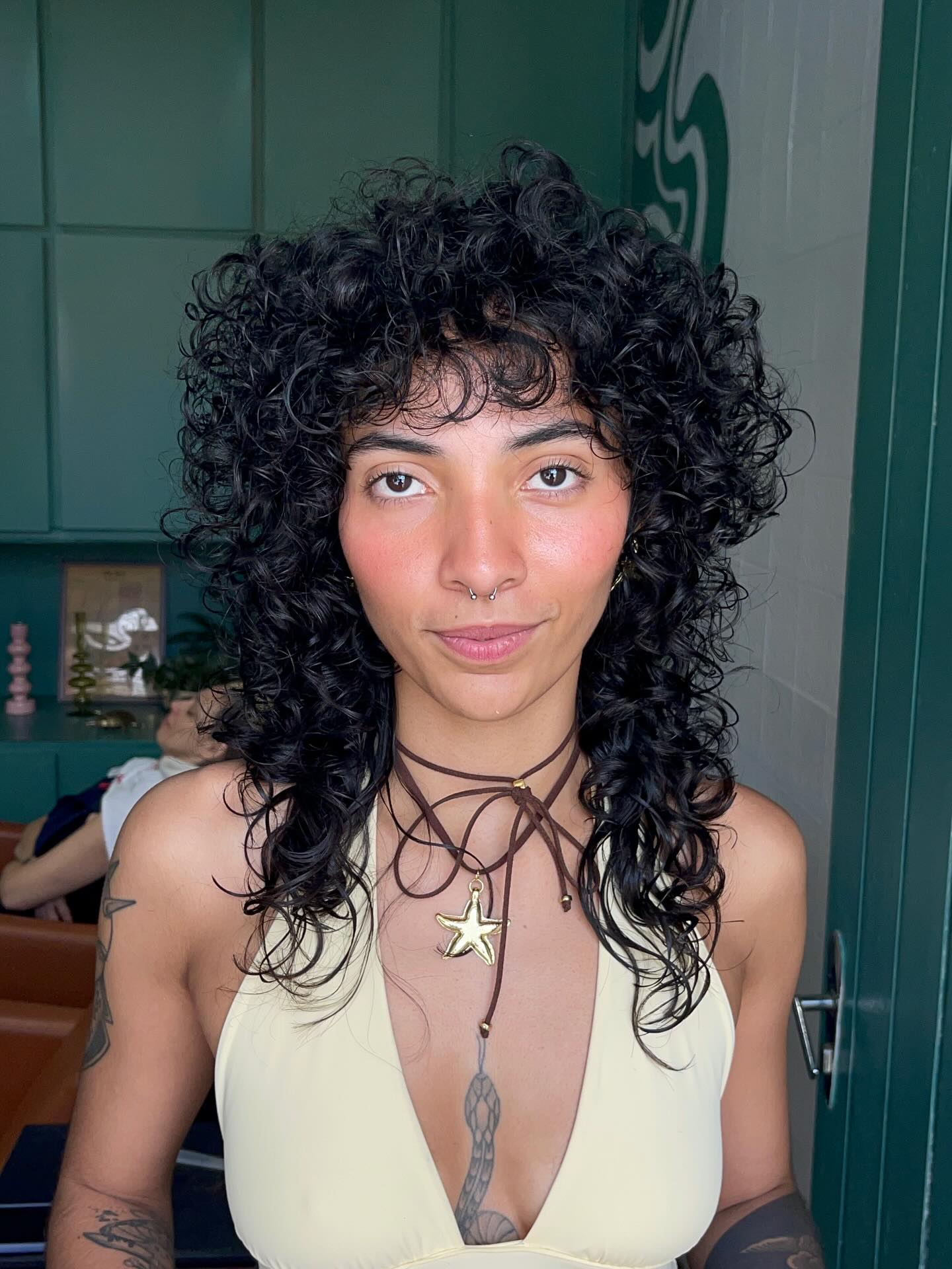Soft Shag Haircuts for Mid-Length Hair: Styles & Layers