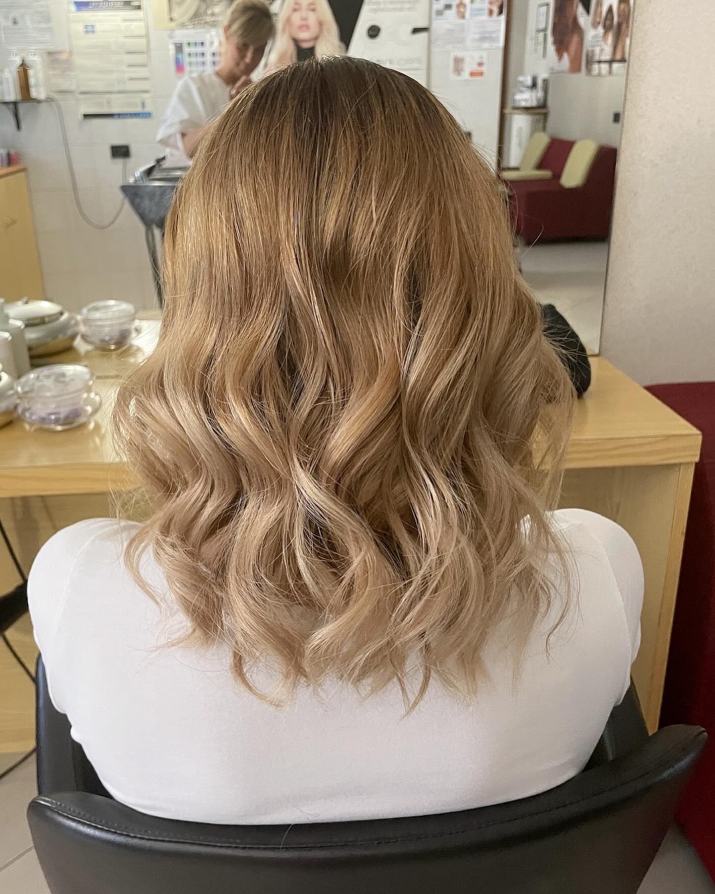 25 Chic Mid‑Length Beachy Waves That Radiate Effortless Cool in 2026