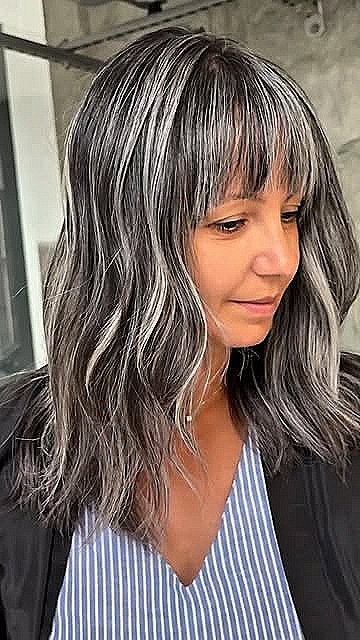 Best Hairstyles for Medium Length Hair in Your 40s | Expert Style Guide