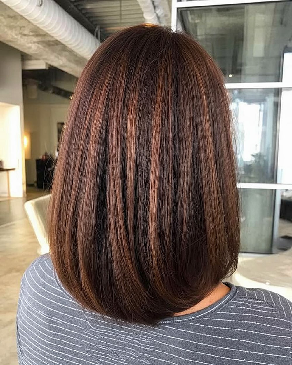Best Hairstyles for Medium Length Hair in Your 40s | Expert Style Guide