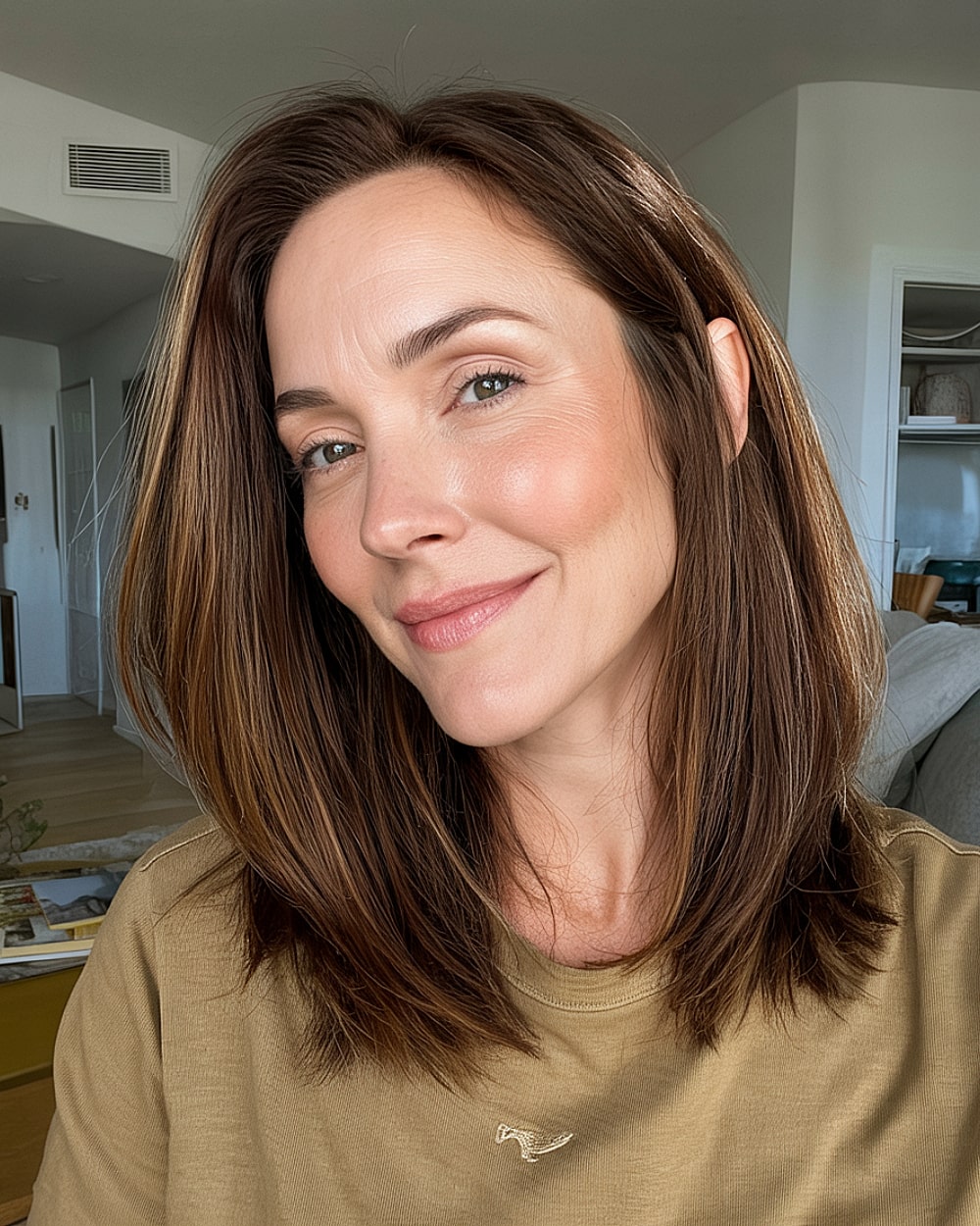 Best Hairstyles for Medium Length Hair in Your 40s | Expert Style Guide