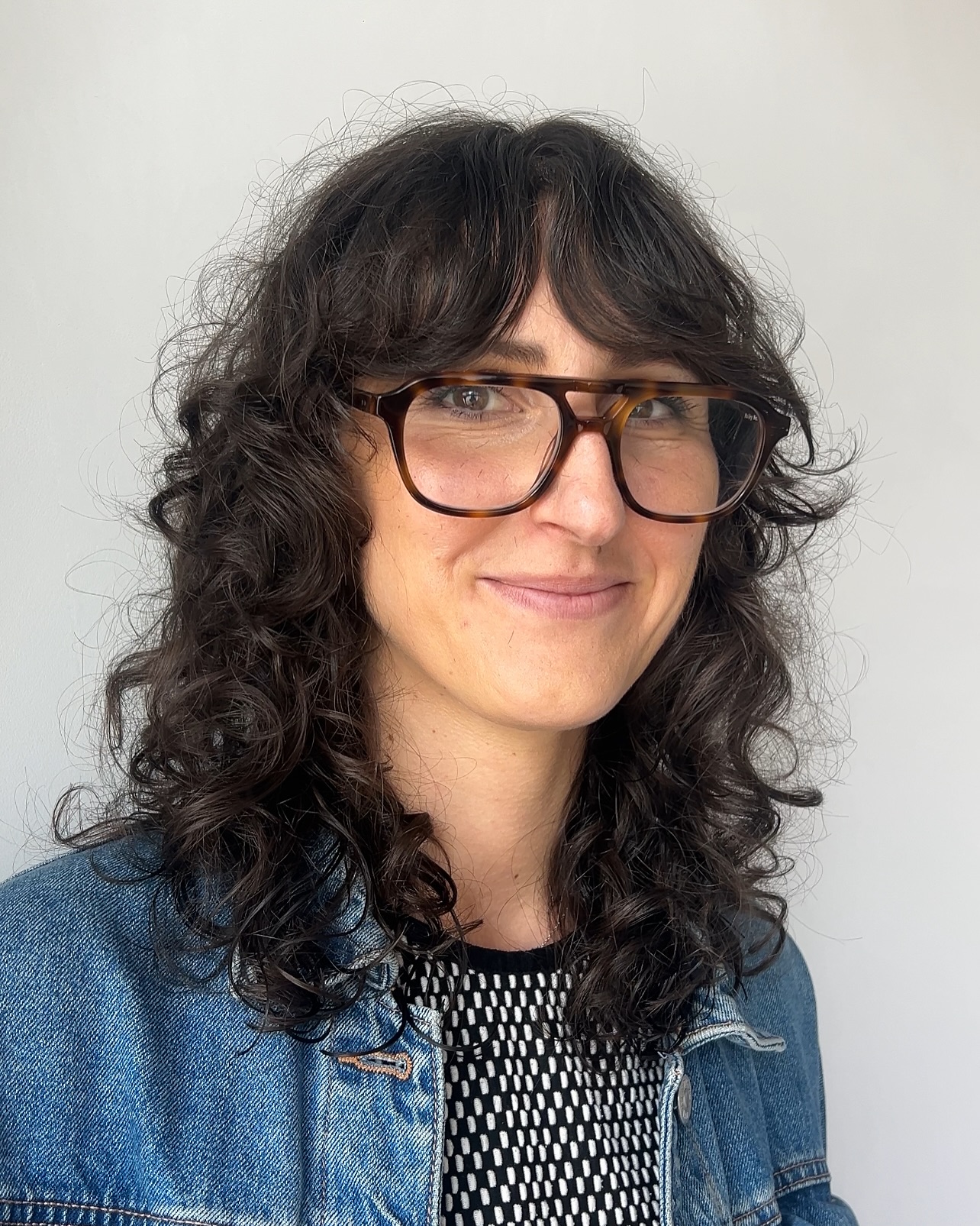 Curly Shag Haircuts for Medium Length: Trends & Styling Tips for 2026