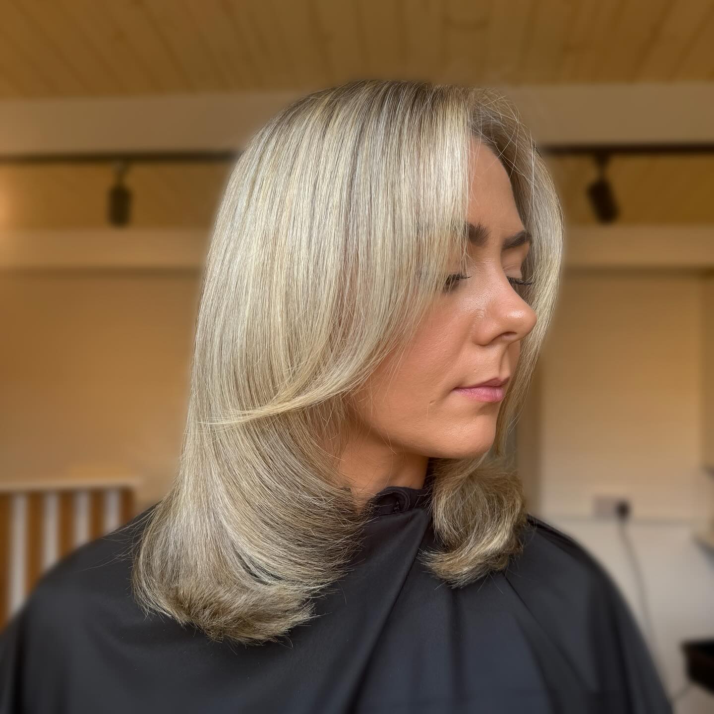 Shoulder-Length Layered Haircuts: Trends & Styling for 2026