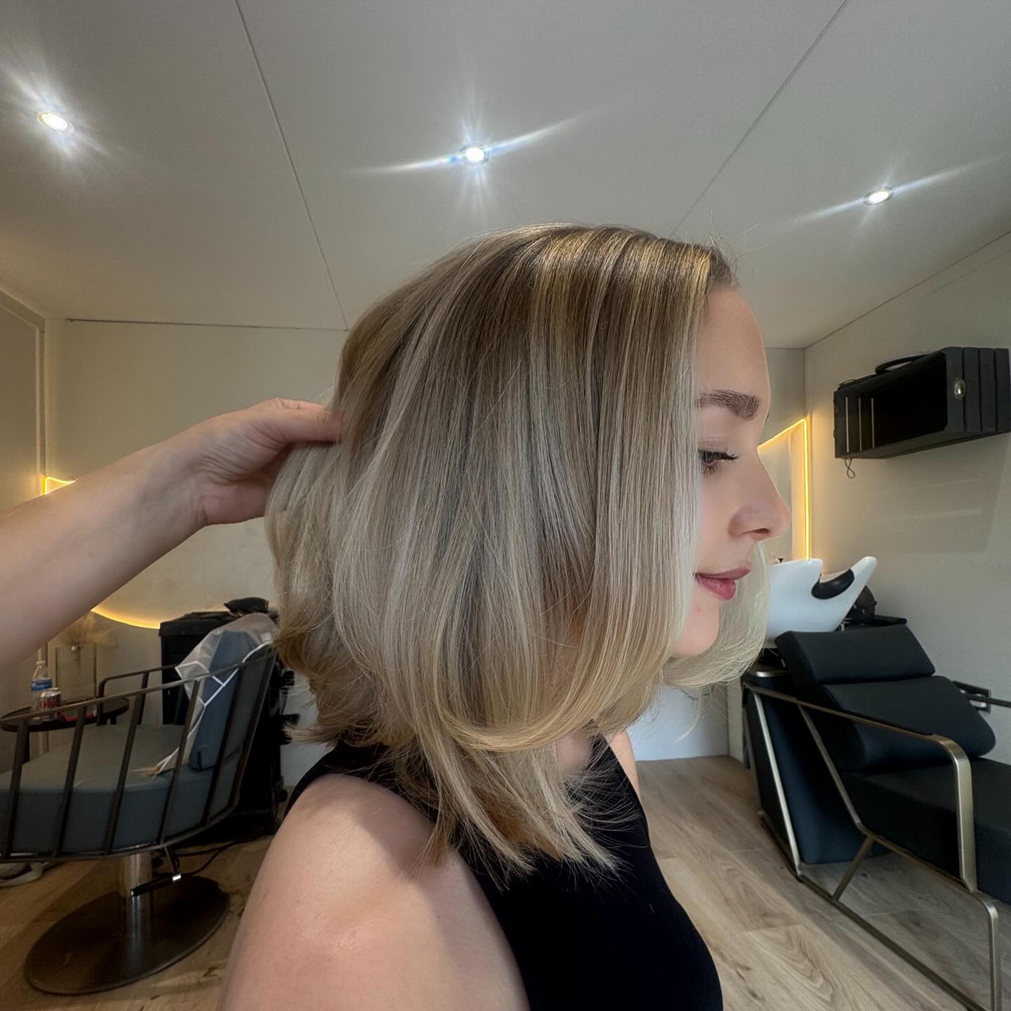 Shoulder-Length Layered Haircuts: Trends & Styling for 2026