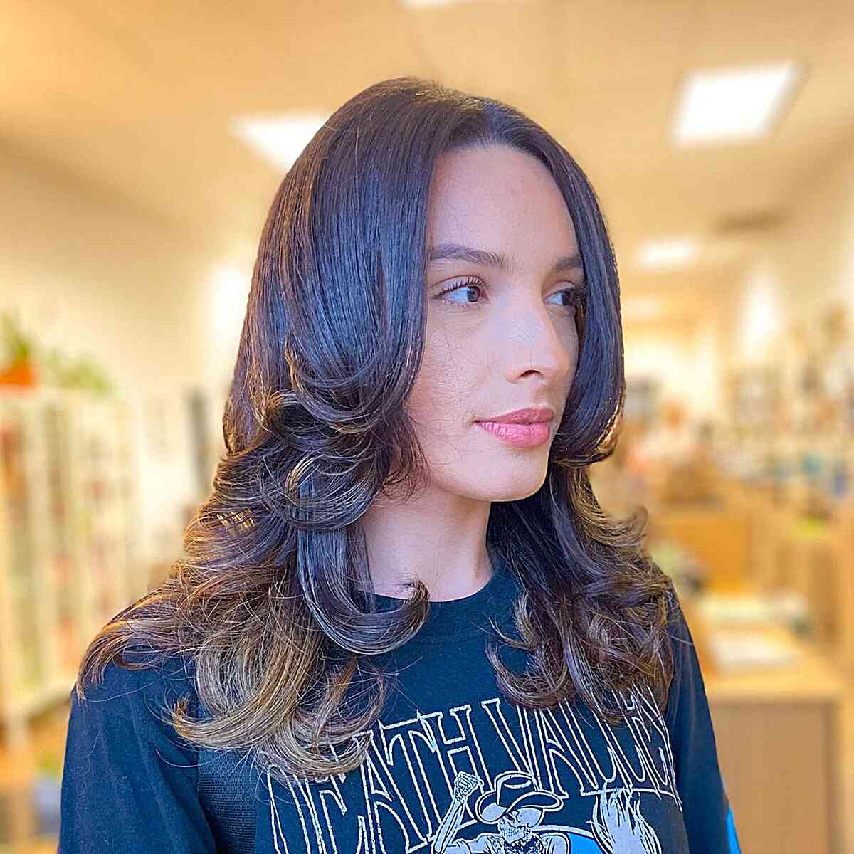 Feathered Haircuts for Medium Length: Styles & Trends for 2026