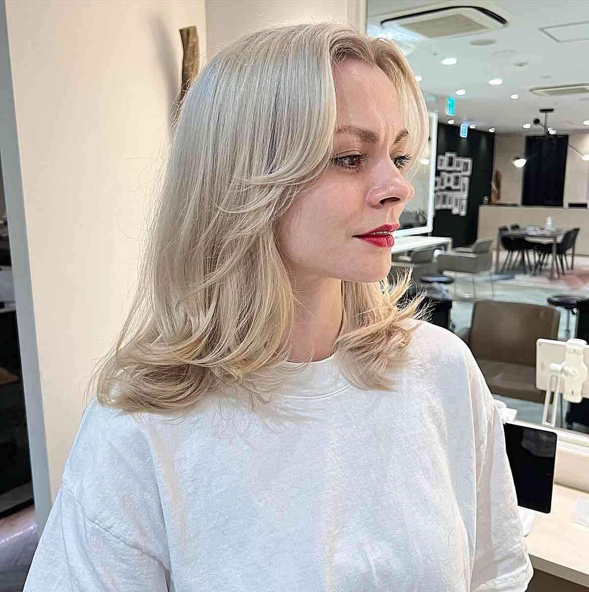 Feathered Haircuts for Medium Length: Styles & Trends for 2026