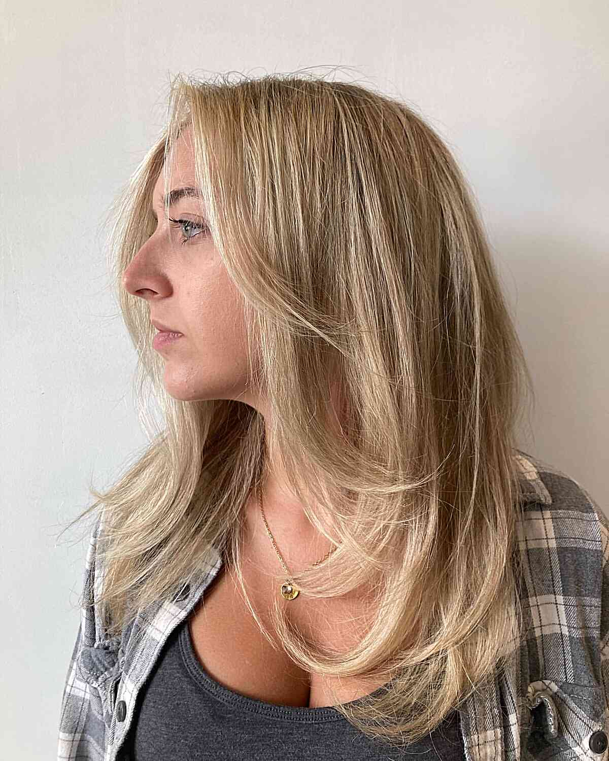 Feathered Haircuts for Medium Length: Styles & Trends for 2026