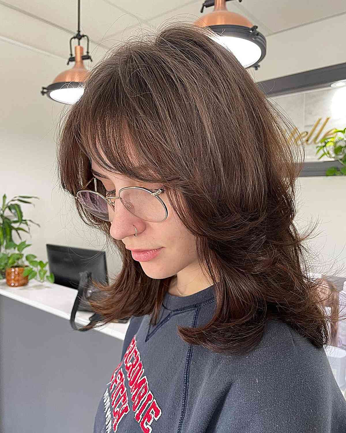 Feathered Haircuts for Medium Length: Styles & Trends for 2026