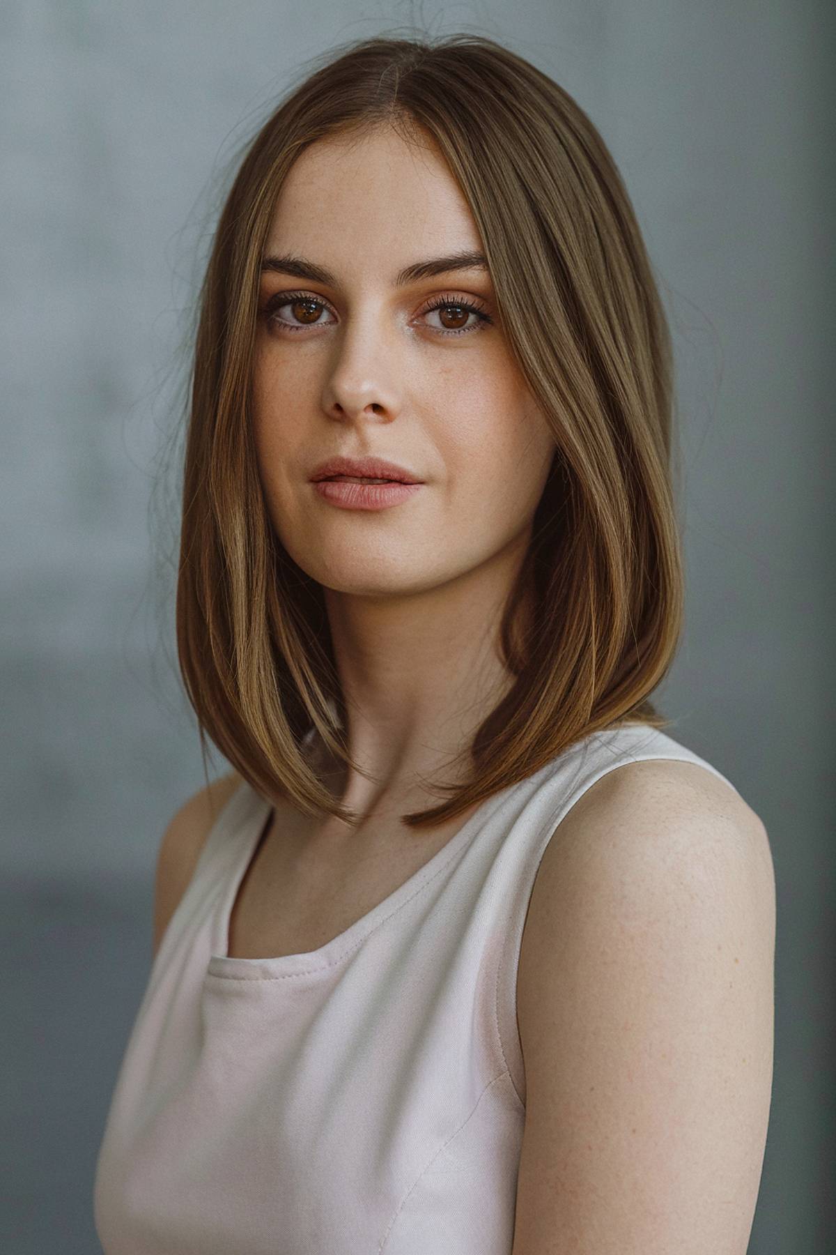Best Medium-Length Haircuts for 2026: Styles & Inspiration