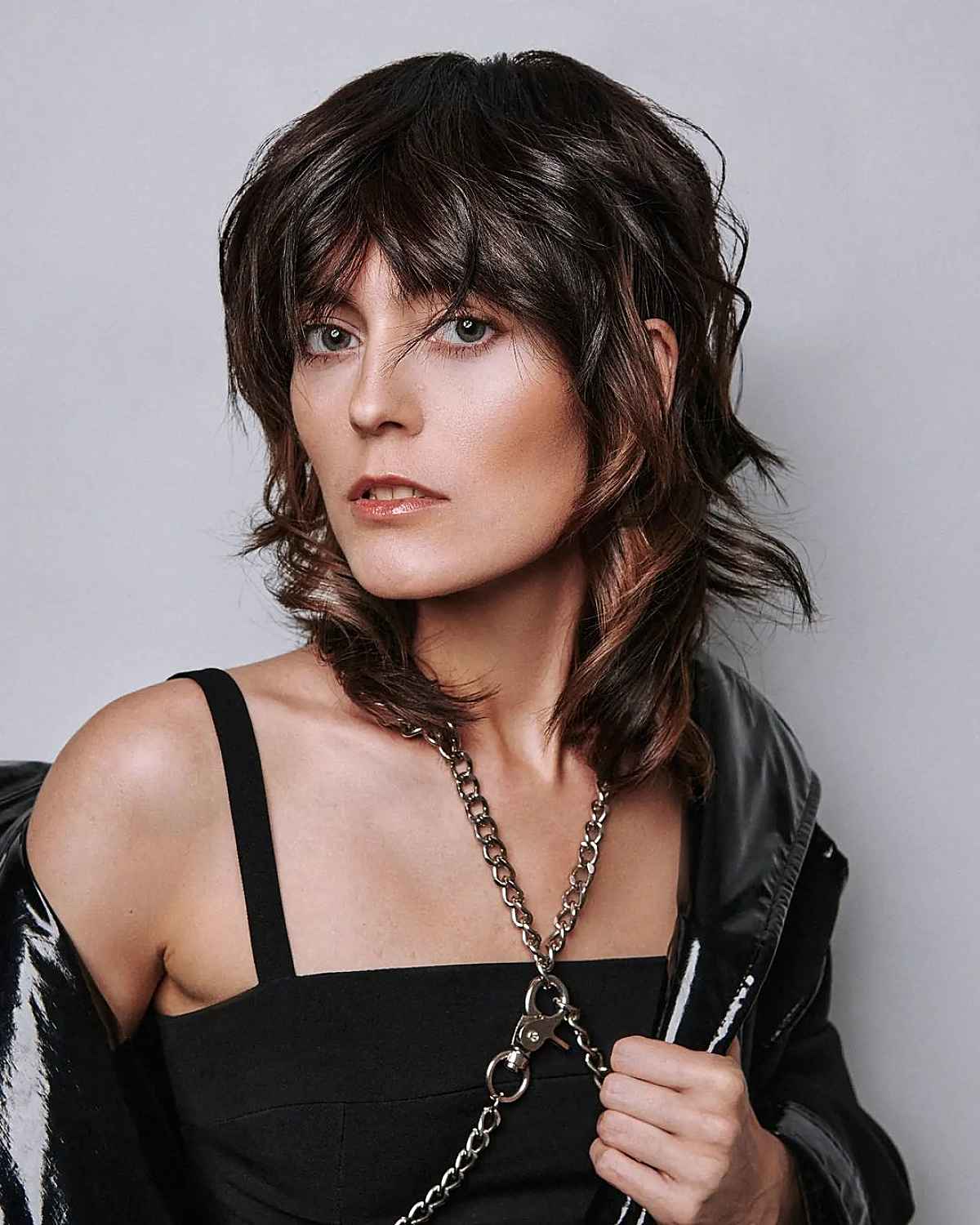 Wolf Cut for Medium Hair: Styles, Benefits & How It Works