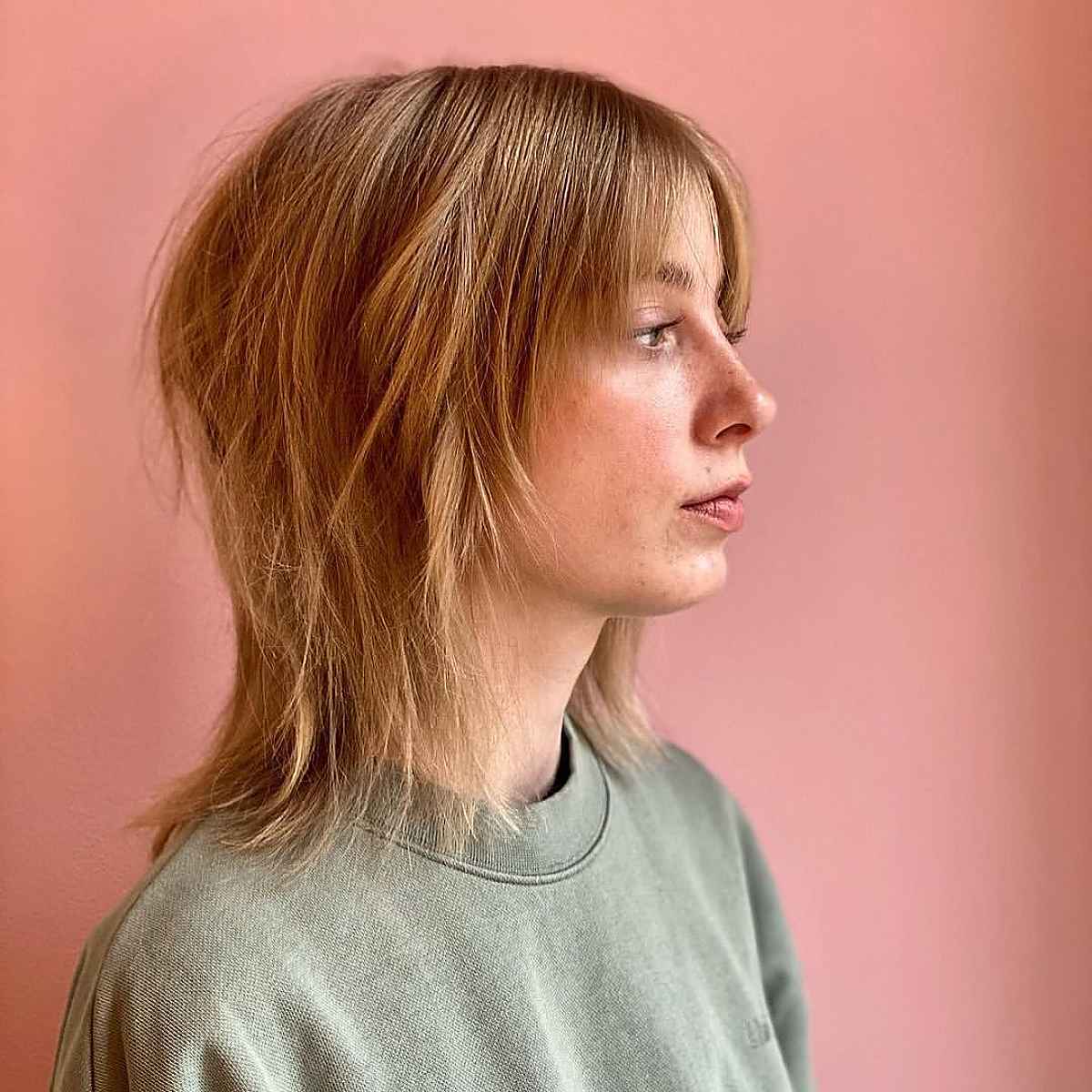 Wolf Cut for Medium Hair: Styles, Benefits & How It Works