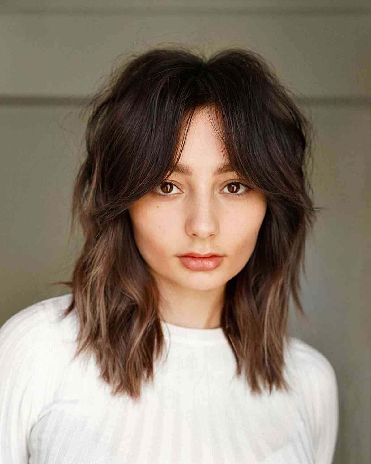 Shoulder-Length Hair with Curtain Bangs: Styles & Styling Tips