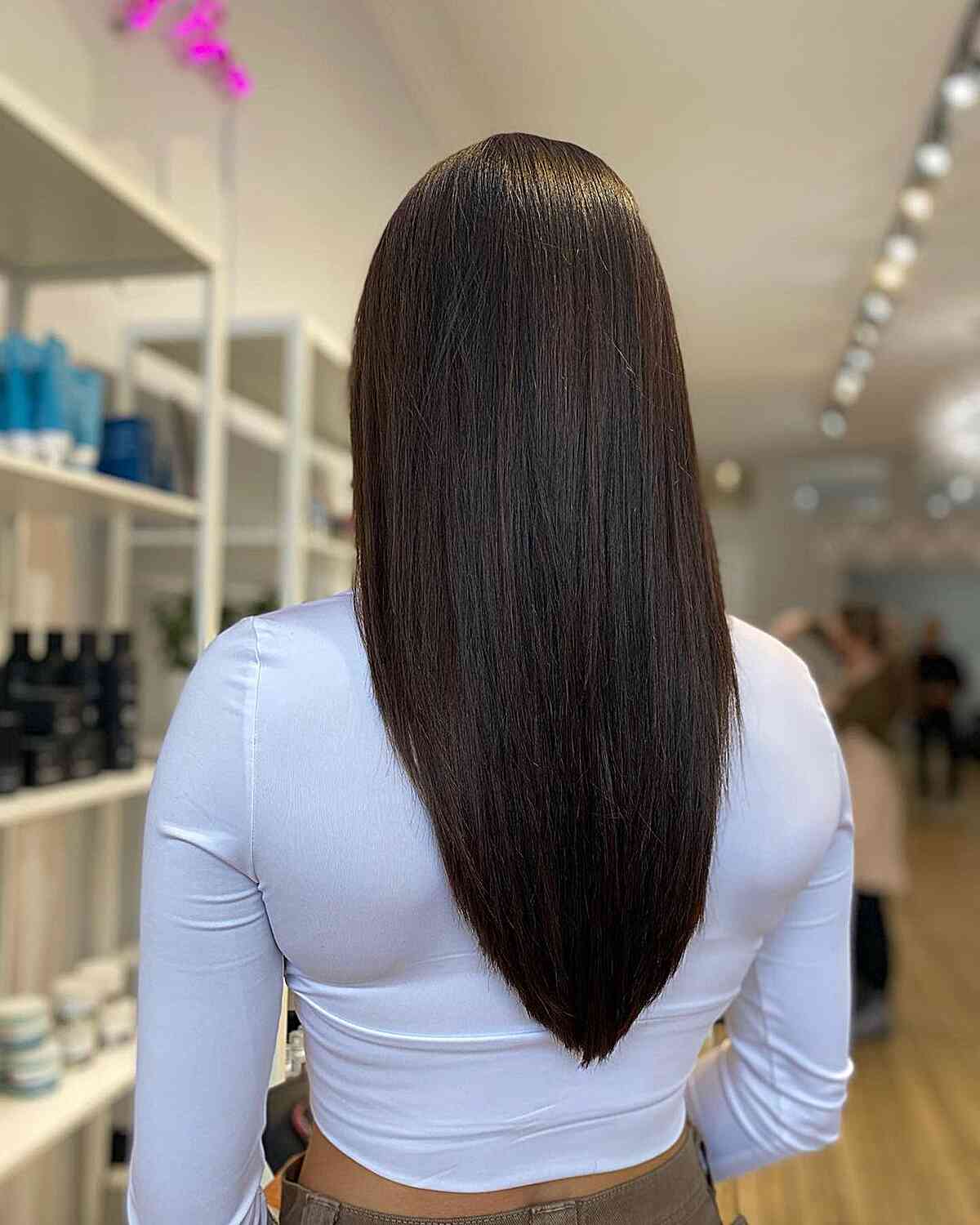 V-Cut Haircuts: 41 Stunning Ideas for a Modern V-Shaped Look