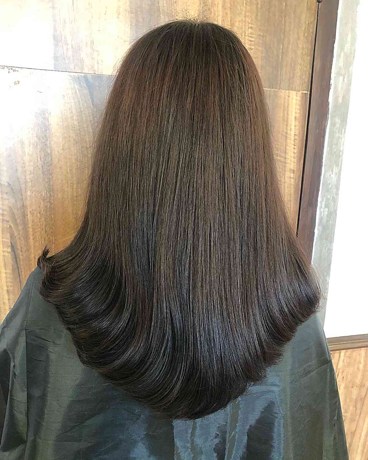 V-Cut Haircuts: 41 Stunning Ideas for a Modern V-Shaped Look