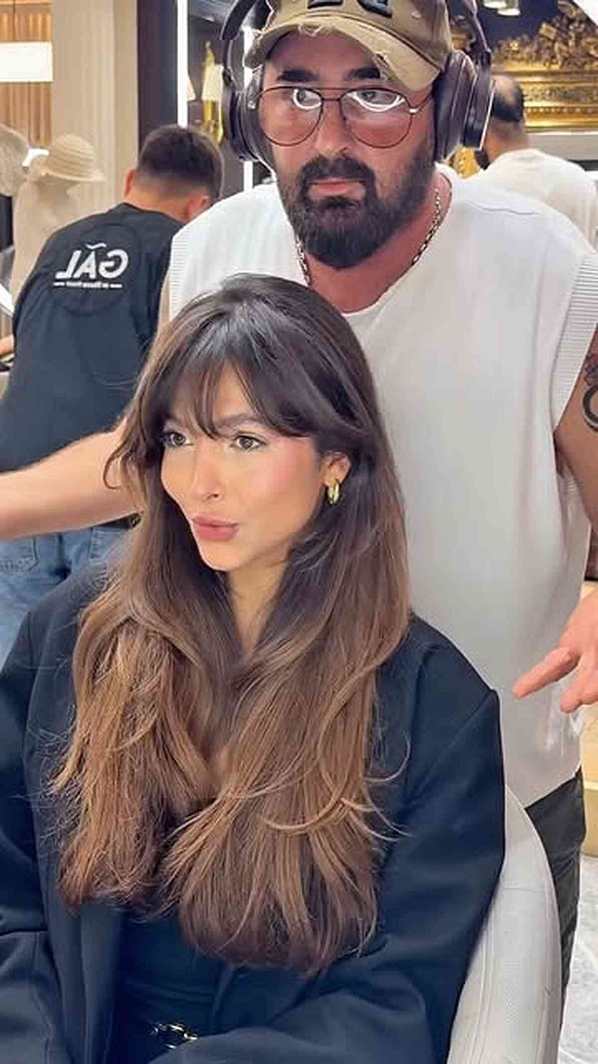 Long Hair with Curtain Bangs: 34 Stylish Ideas & Styling Tips