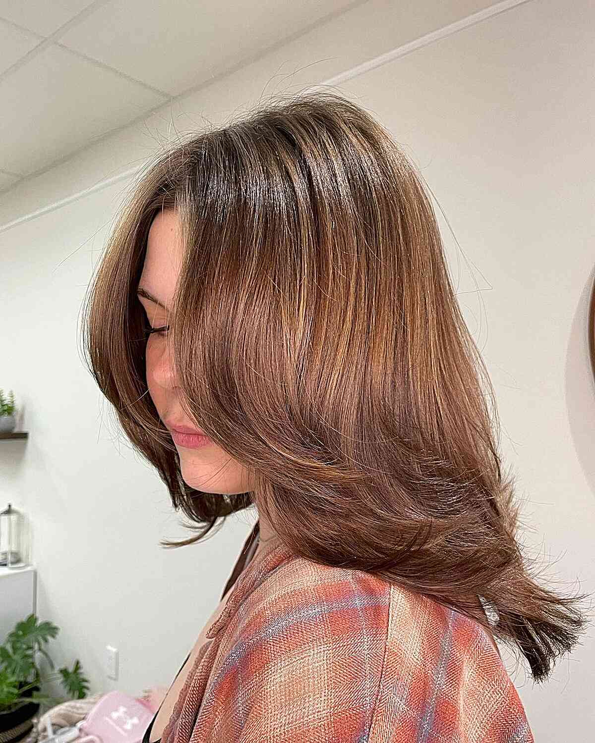 Feathered Haircuts for Medium Length: Styles & Maintenance | [Your Brand Name]