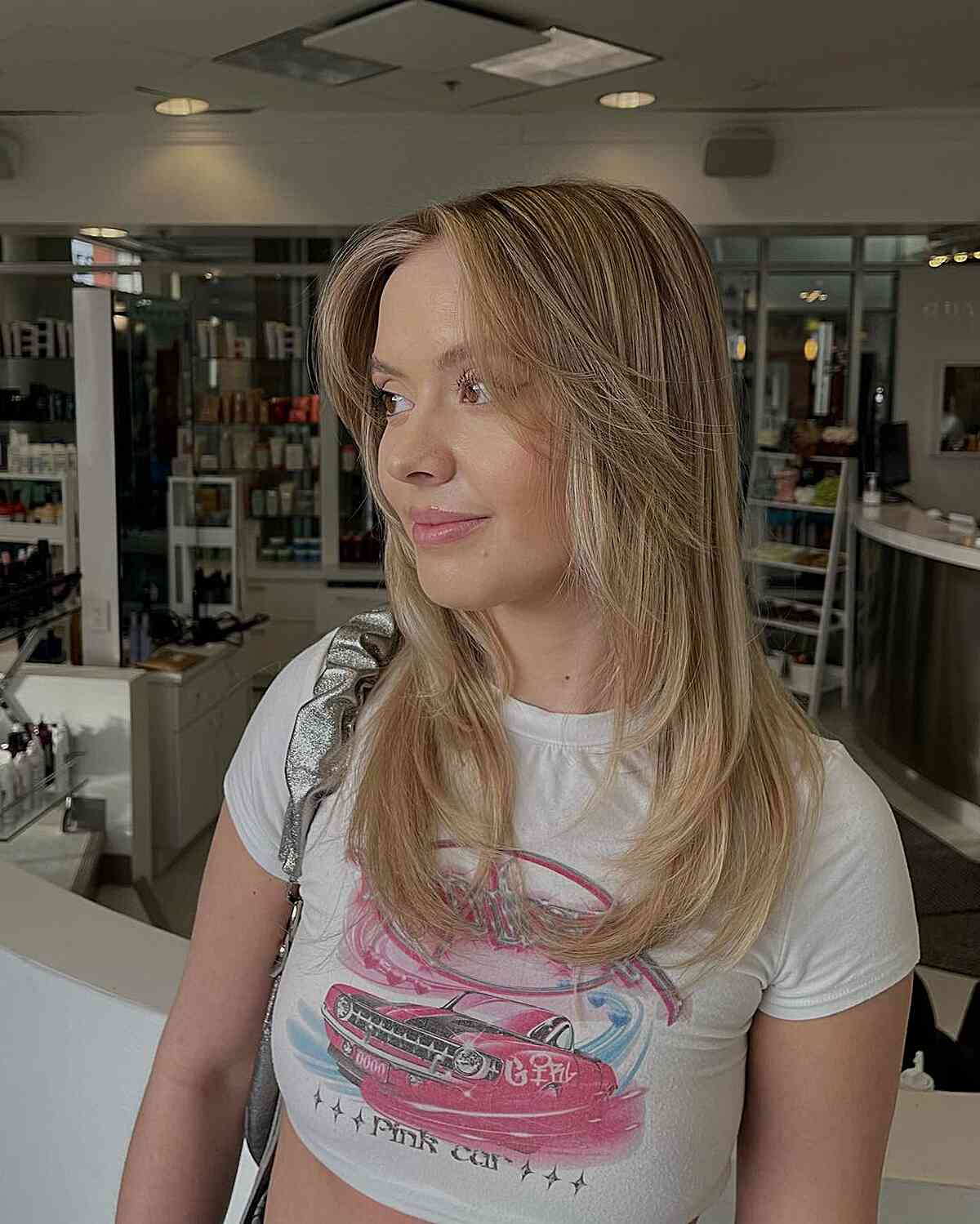 Feathered Haircuts for Medium Length: Styles & Maintenance | [Your Brand Name]