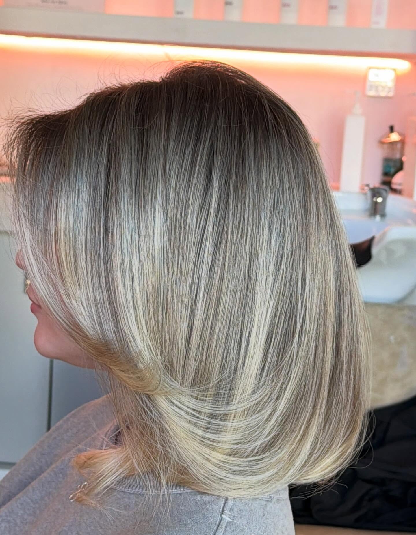 Vanilla Blonde Hair Ideas: Achieve Soft, Creamy Tones in 2026
