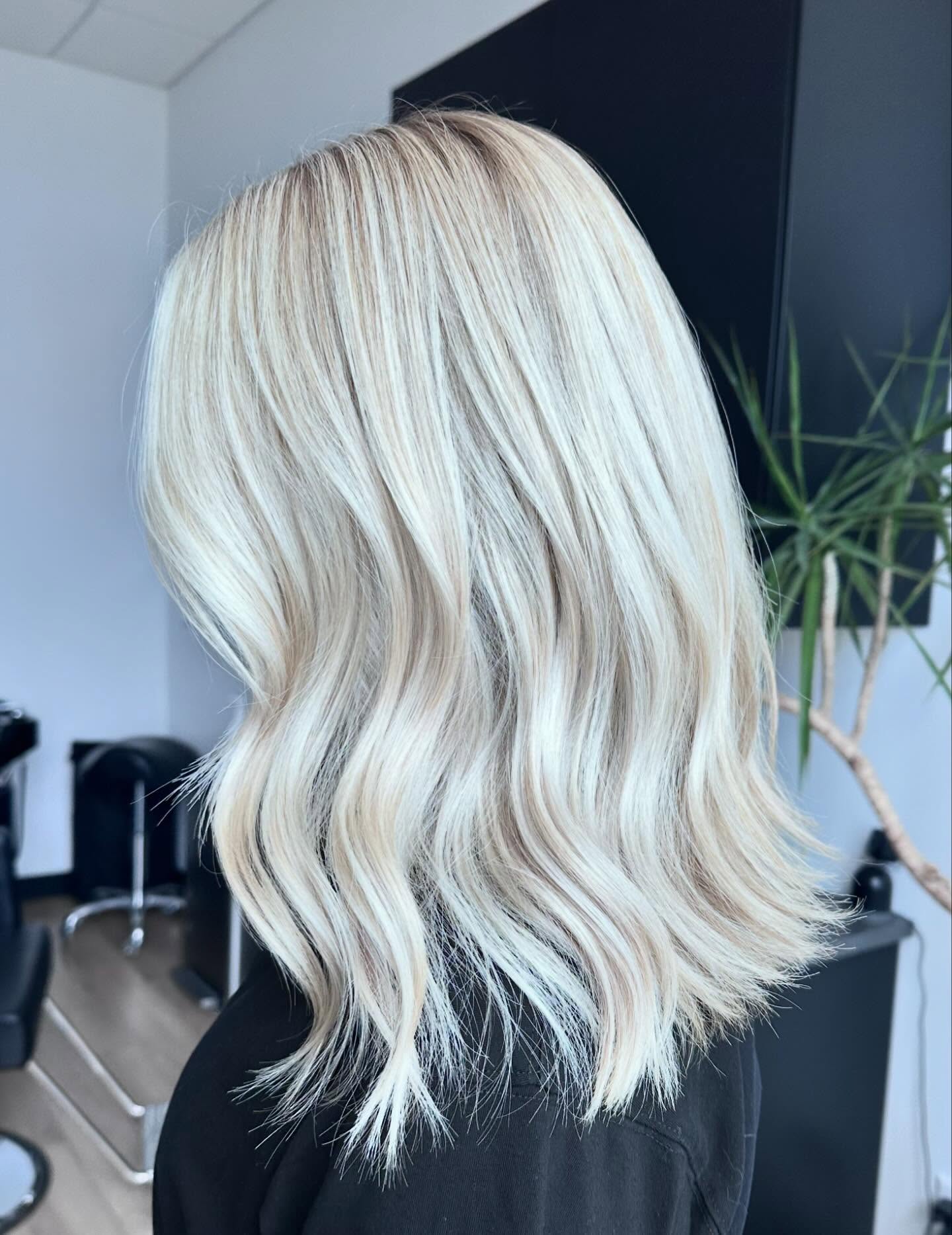 Vanilla Blonde Hair Ideas: Achieve Soft, Creamy Tones in 2026