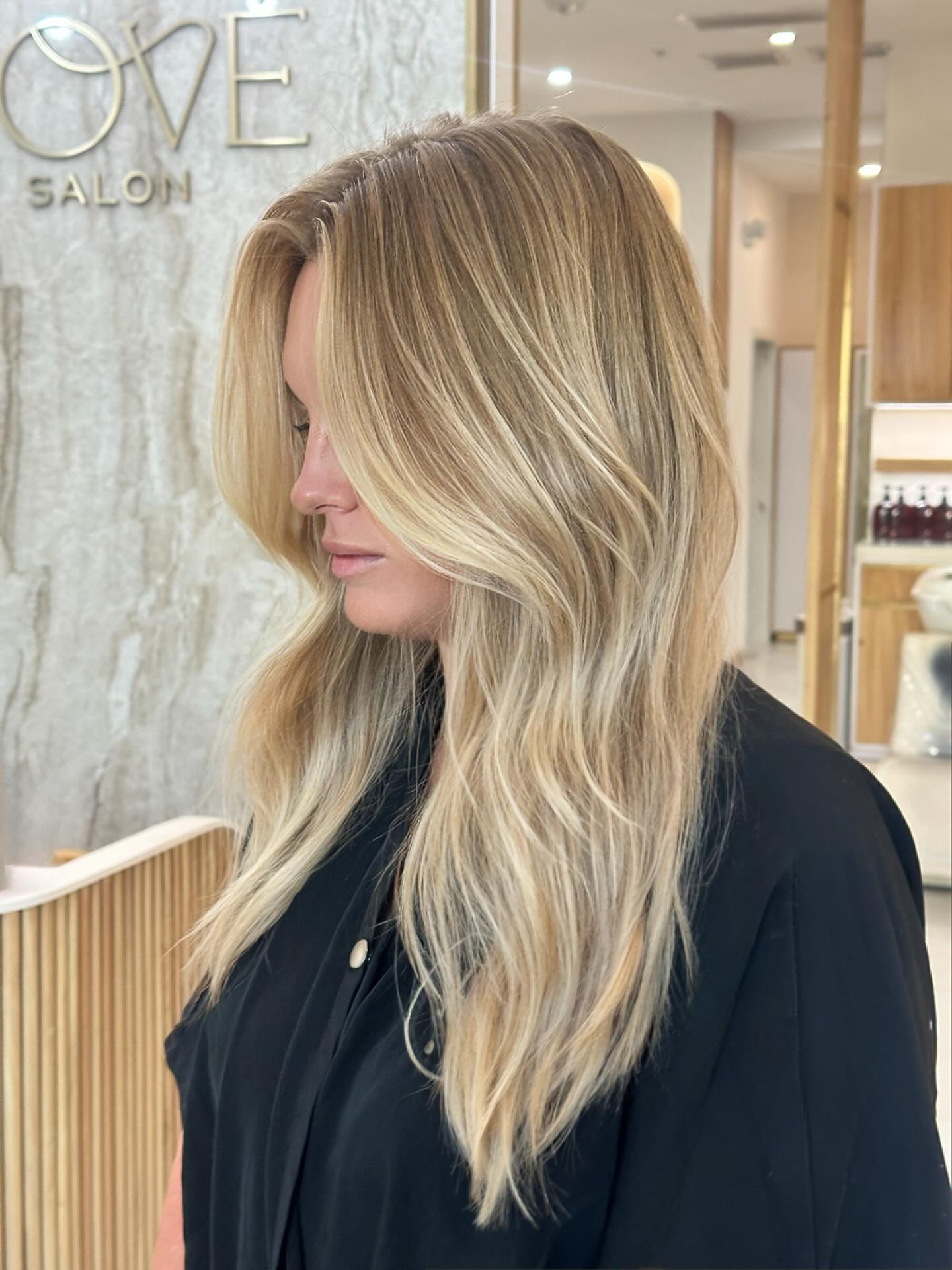 Warm Blonde Balayage: Stunning Ideas & Expert Tips for 2024