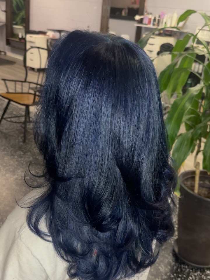 Navy Hair Color Ideas: Shades, Skin Tone & Pre-Lightening Tips