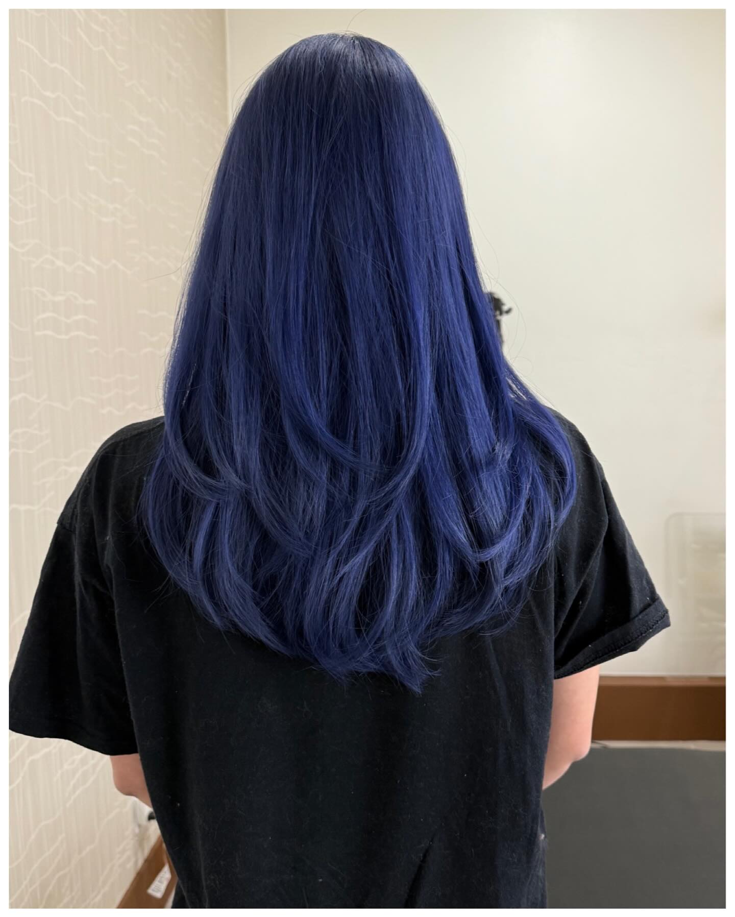 Navy Hair Color Ideas: Shades, Skin Tone & Pre-Lightening Tips