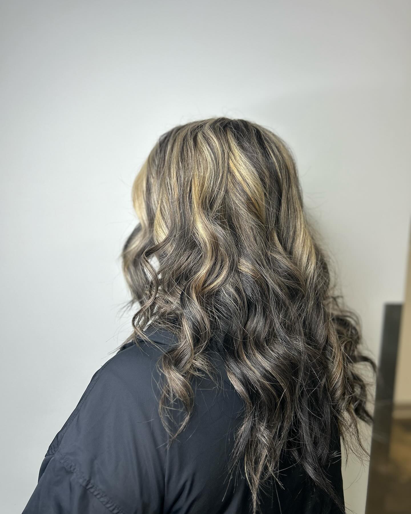 Oreo Hair Color: Stunning Black & White Styles & How-To