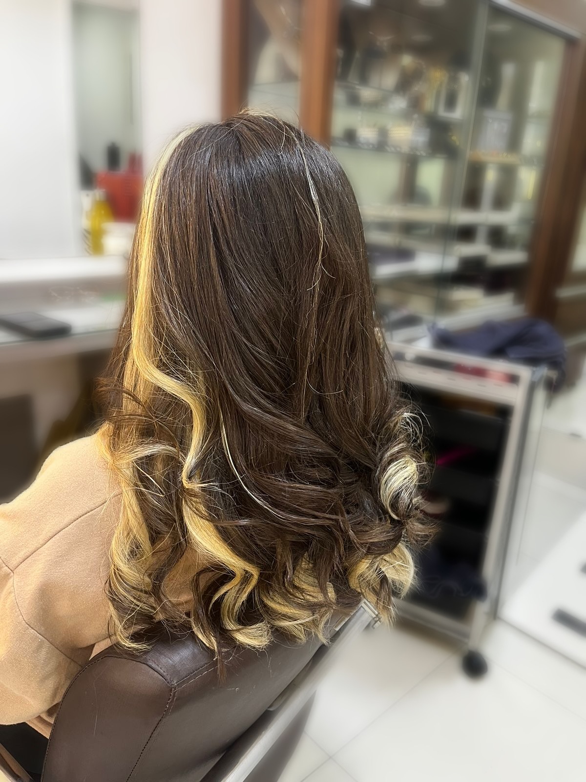Oreo Hair Color: Stunning Black & White Styles & How-To