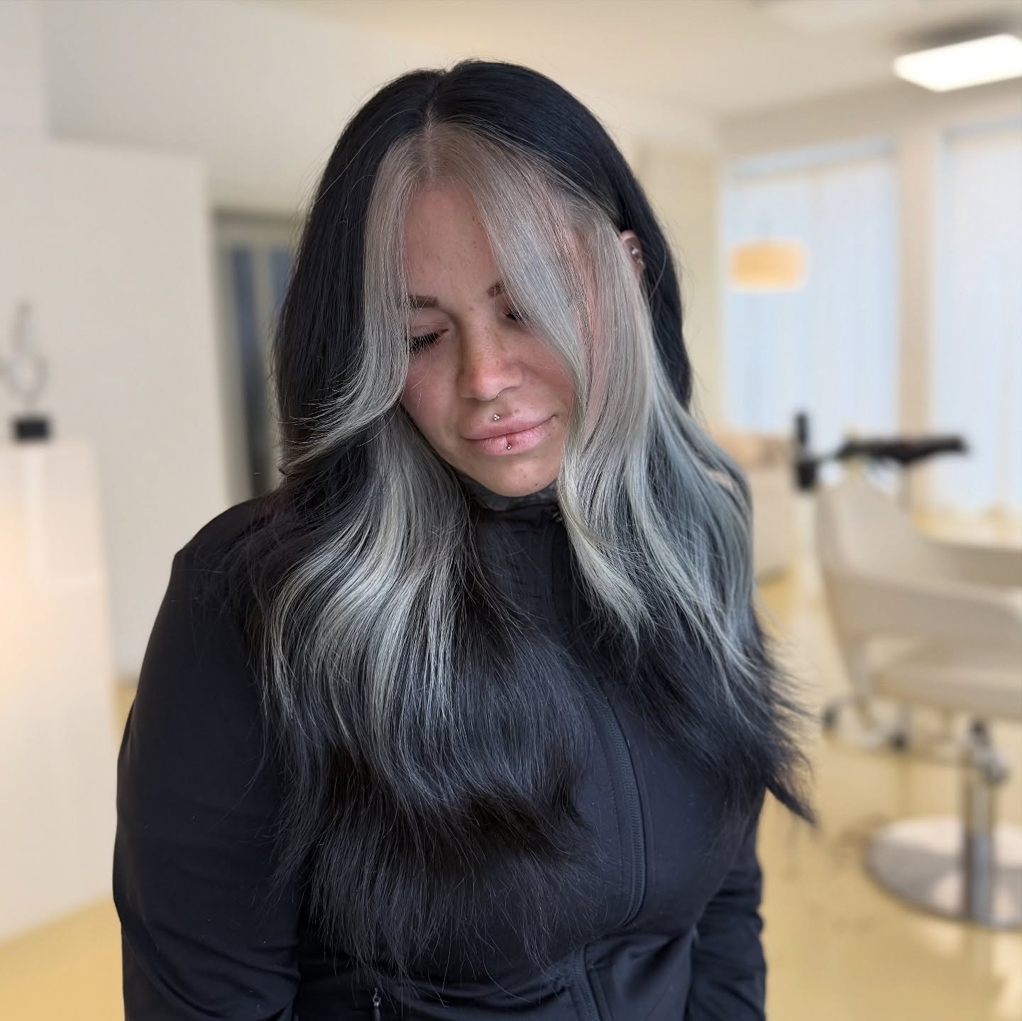 Oreo Hair Color: Stunning Black & White Styles & How-To