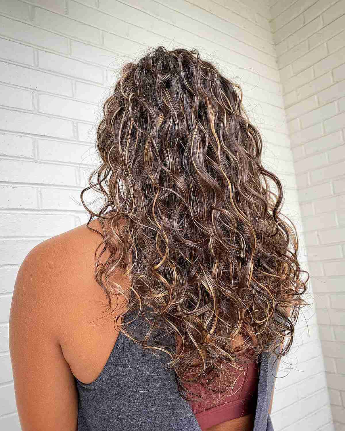 Balayage for Curly Hair: A Professional s Guide & Tips