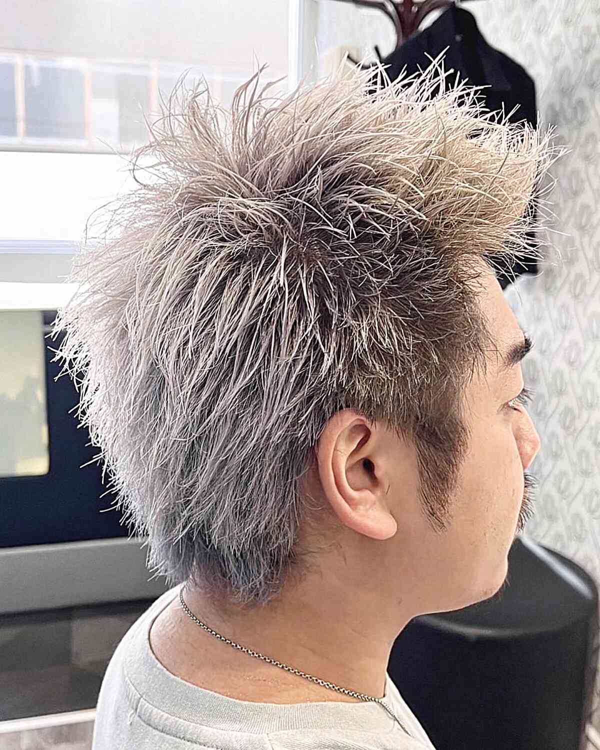 Modern Hair Trends for Men: 25 Ideas & Frosted Tips Inspiration