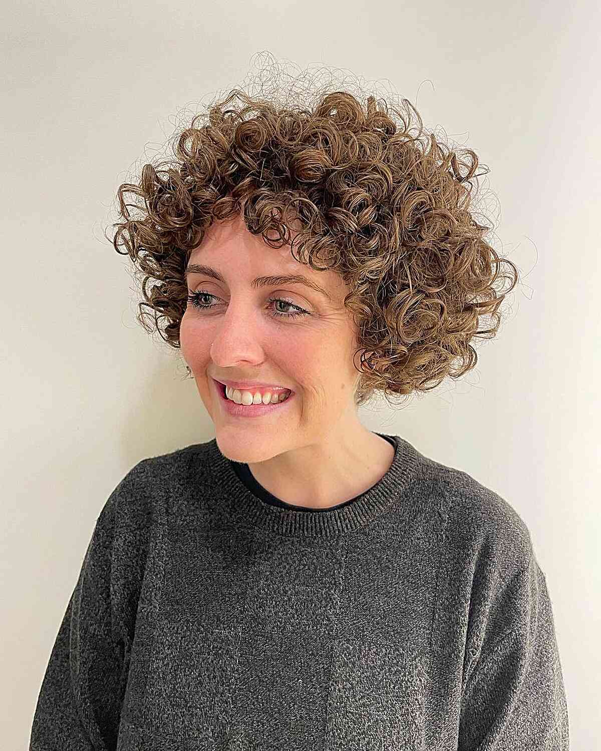 Jaw-Length Curly Bob: 50 Stunning Looks & Styling Tips