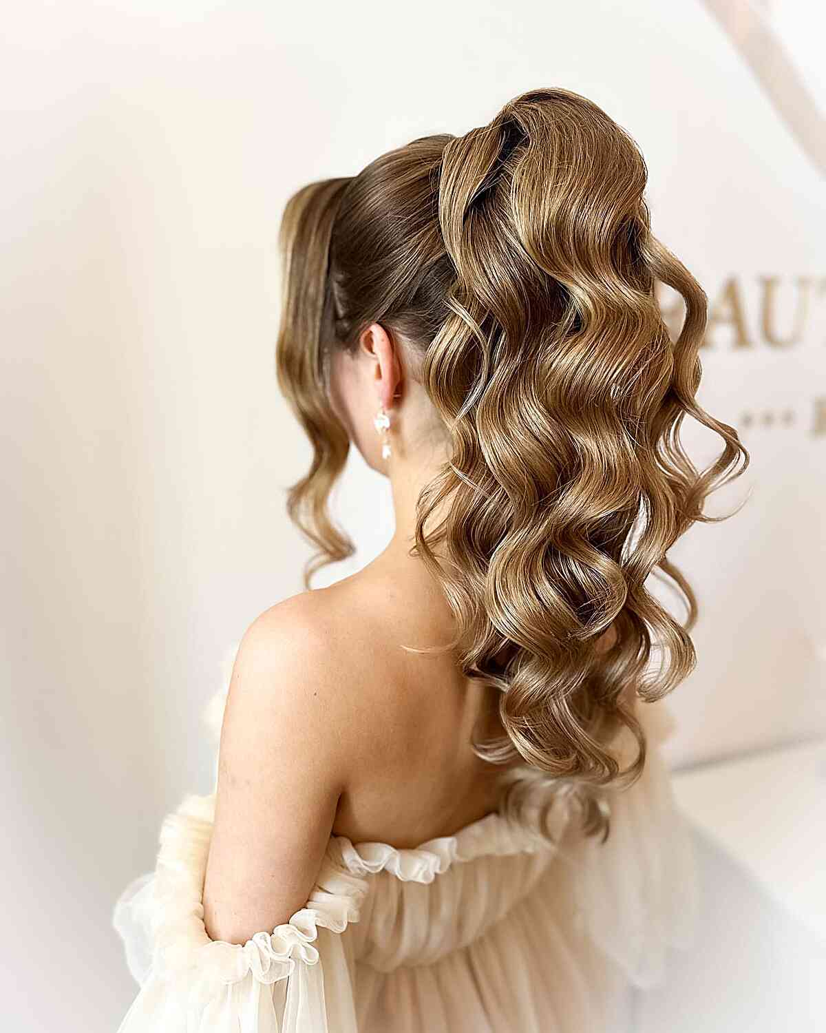 Stylish Curly Ponytail Ideas: 25 Glamorous Looks