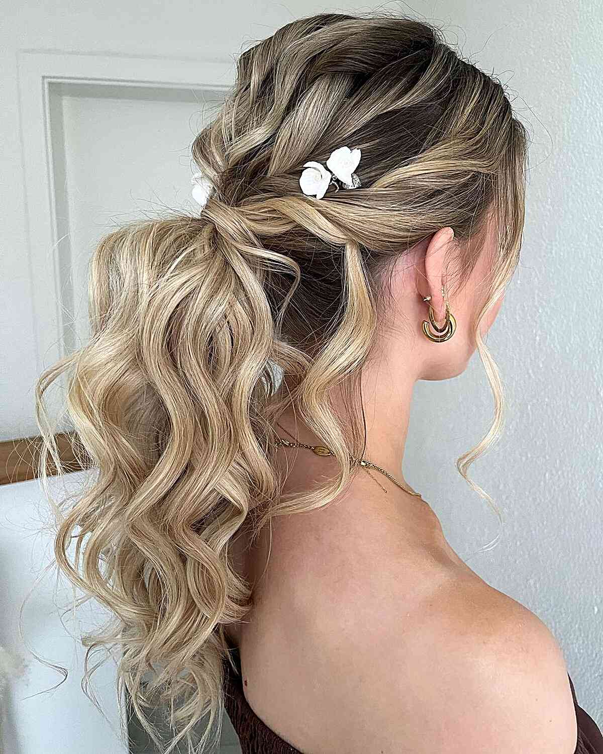 Stylish Curly Ponytail Ideas: 25 Glamorous Looks