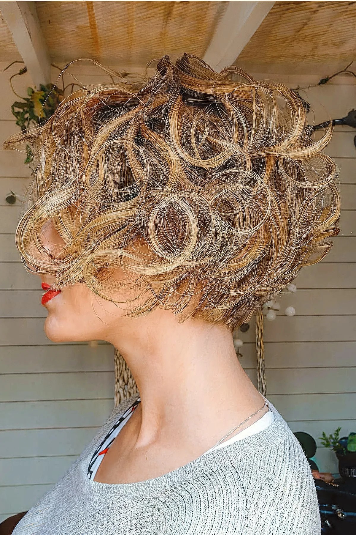 Stacked Curly Bob Haircuts: Styles & Tips for Natural Curls