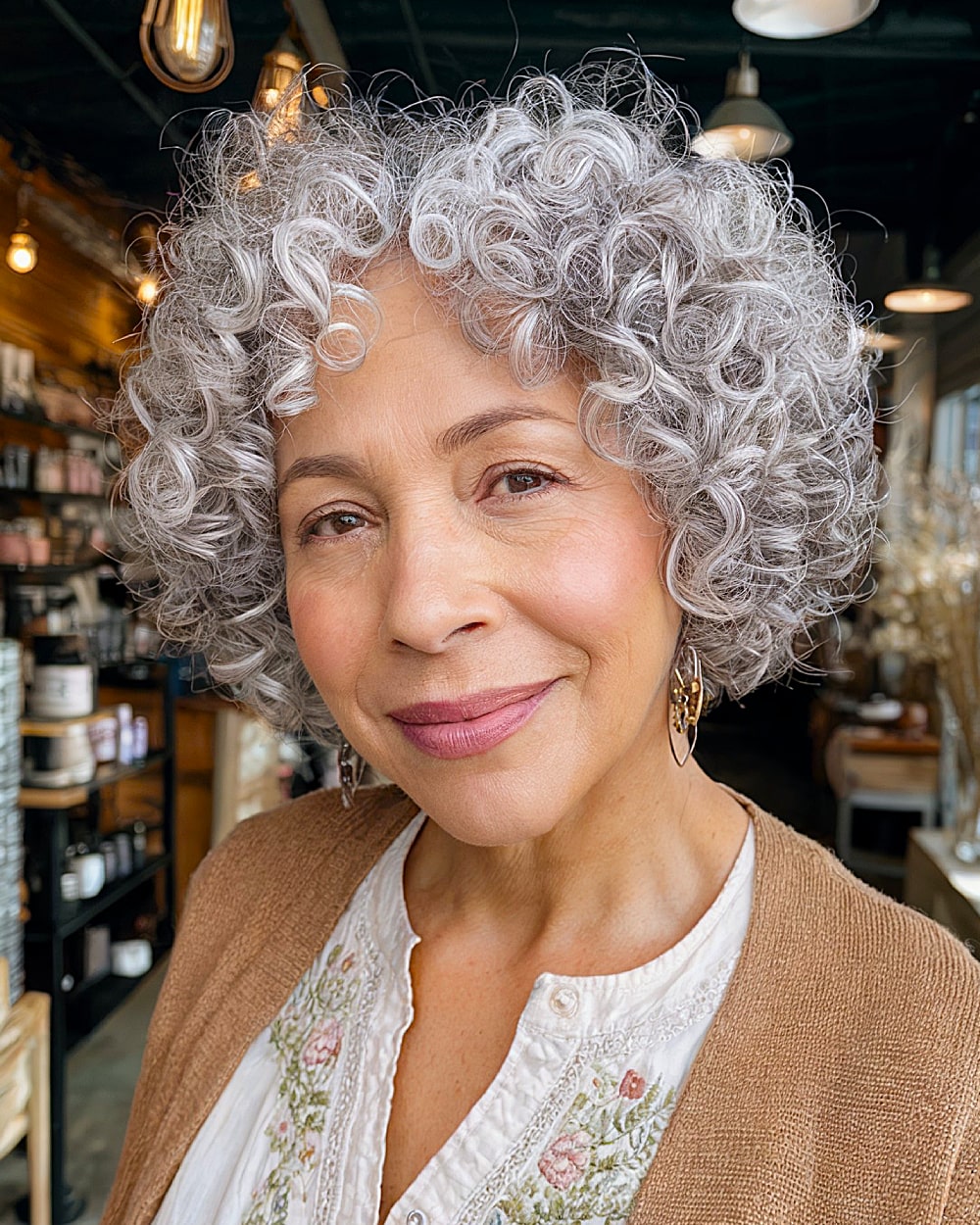 Stacked Curly Bob Haircuts: Styles & Expert Tips for Volume & Shape