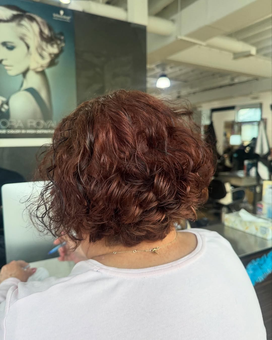Stacked Curly Bob Haircuts: Styles & Expert Tips for Volume & Shape