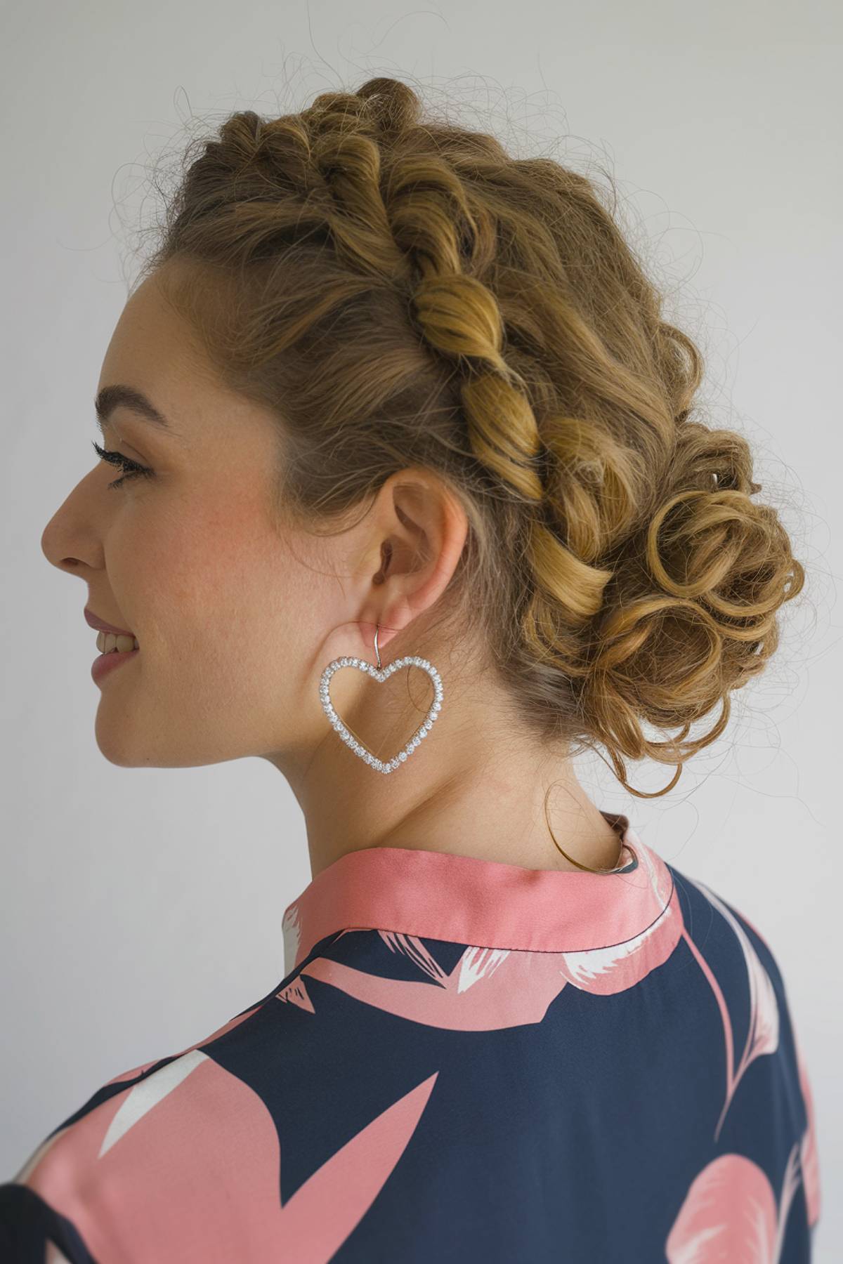 2026 Curly Hair Bun Styles: Effortless & Chic | [Your Brand Name]