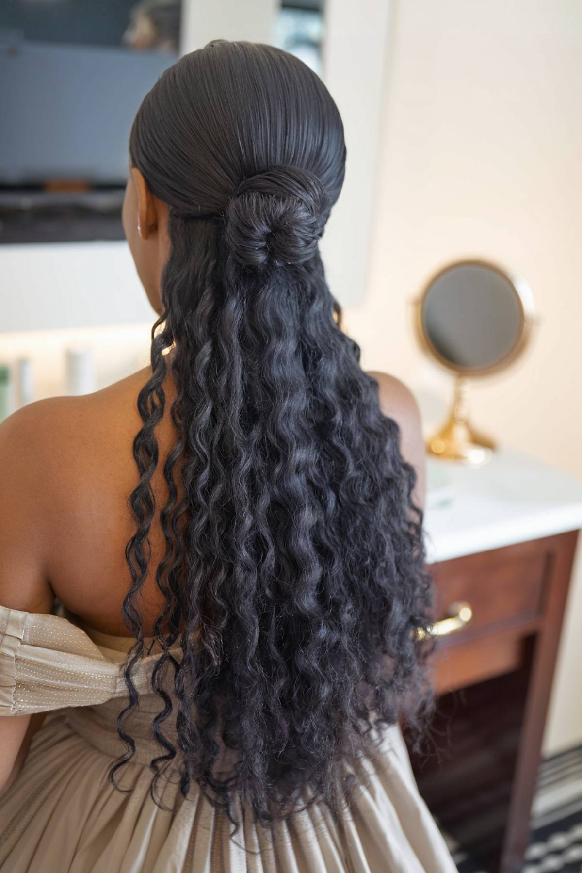 2026 Bridesmaid Hairstyles: 17 Elegant Curly Hair Looks