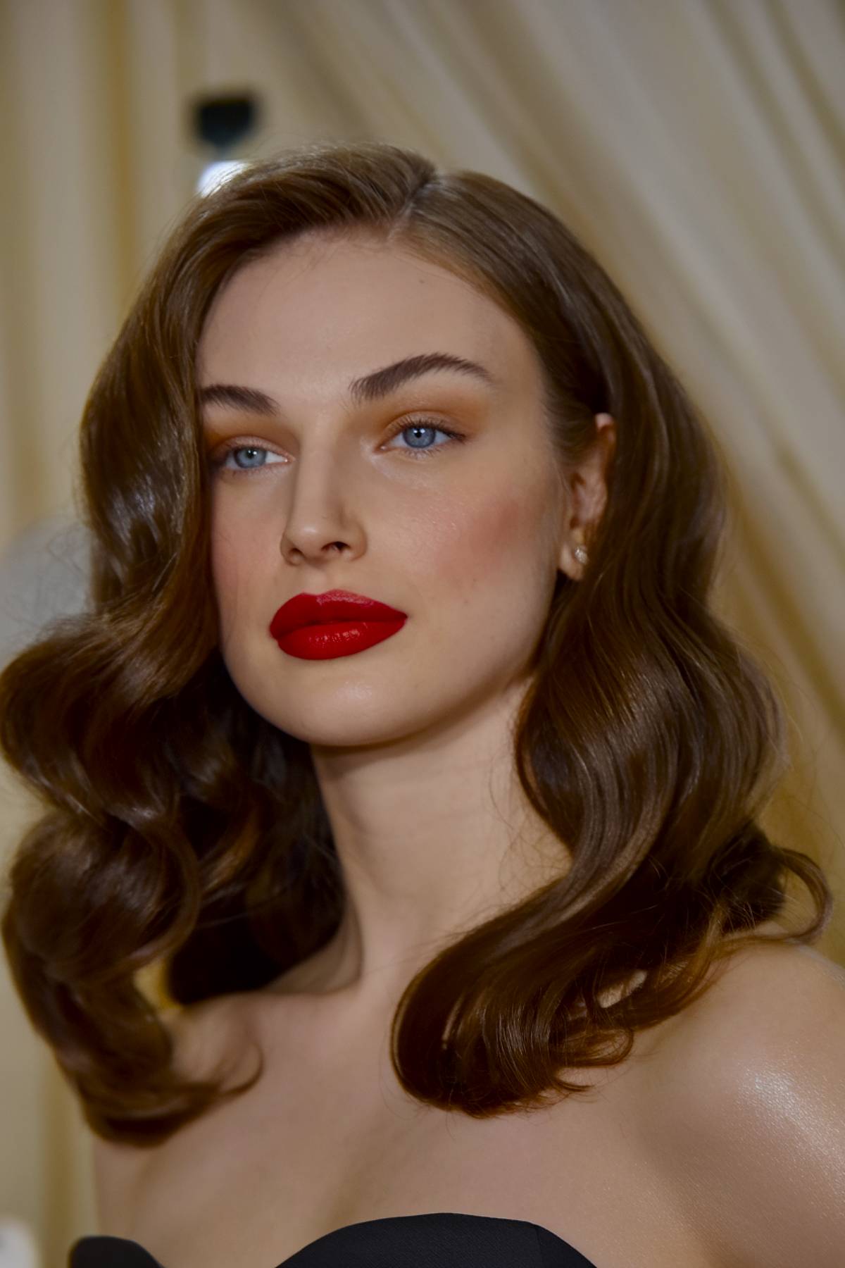 Wavy Hair Styles 2026: Trending Looks & Styling Tips
