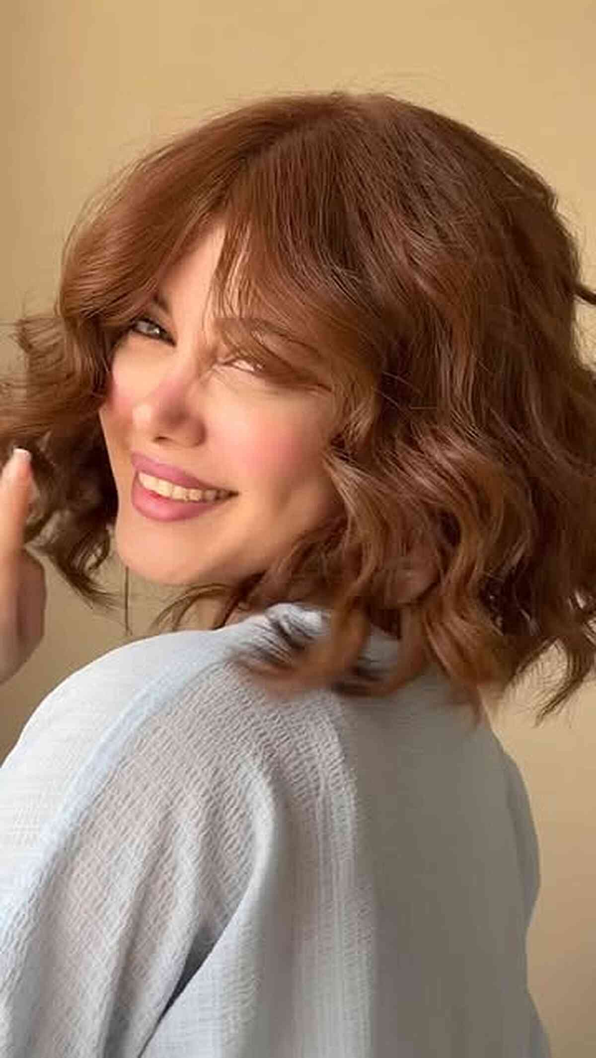 Wavy Bob with Bangs: The Ultimate Guide & Styling Tips
