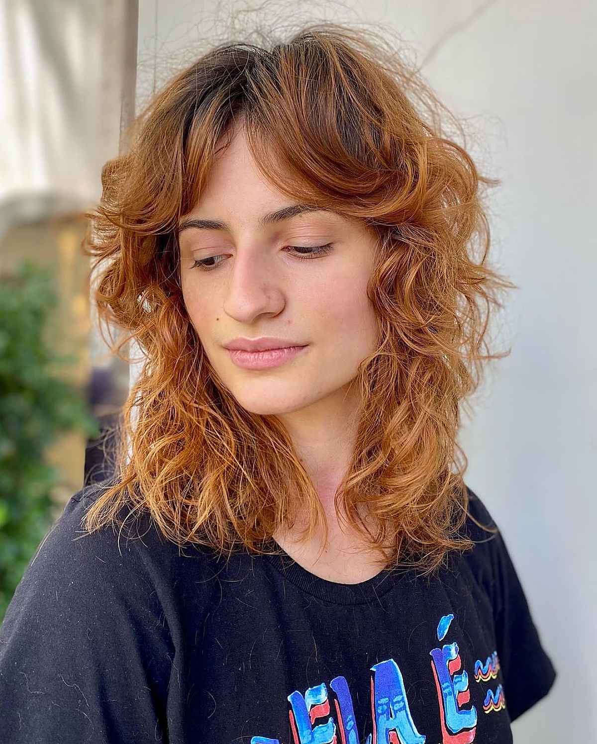 Curtain Bangs & Wavy Hair: 29 Styling Ideas & Expert Tips