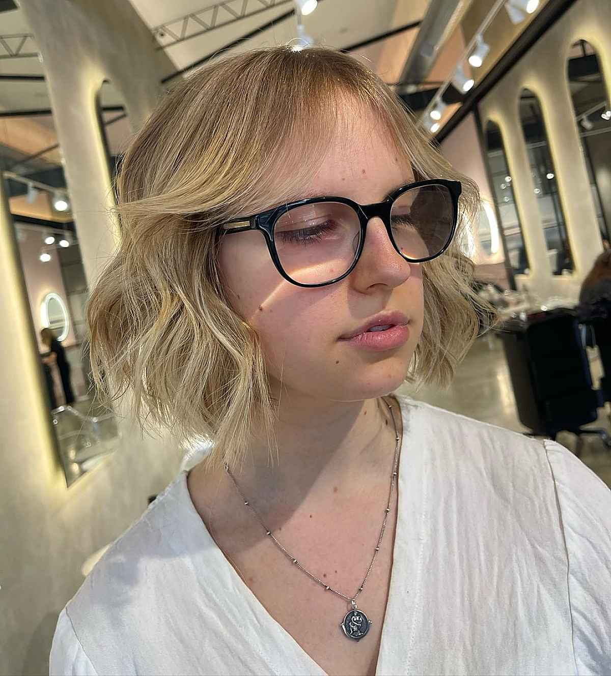 Curtain Bangs & Wavy Hair: 29 Styling Ideas & Expert Tips