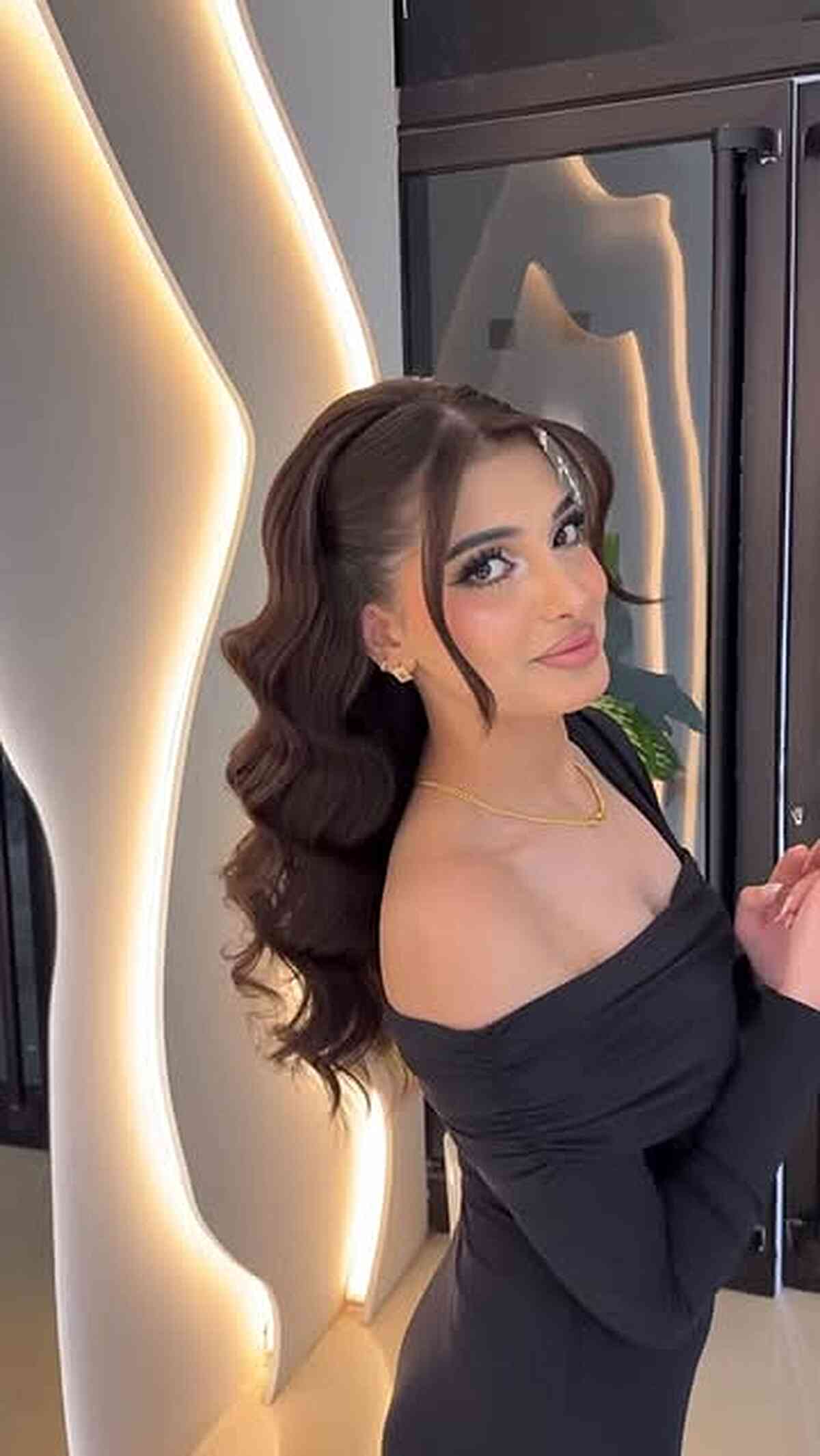Wavy Half-Up Half-Down Hairstyles: 2026 Trends & Styling Tips
