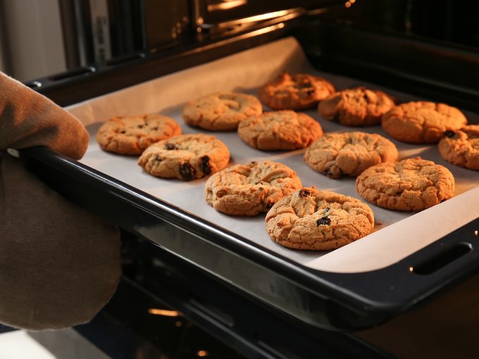 The Science of 350°F: Why This Oven Temperature is Key for Baking