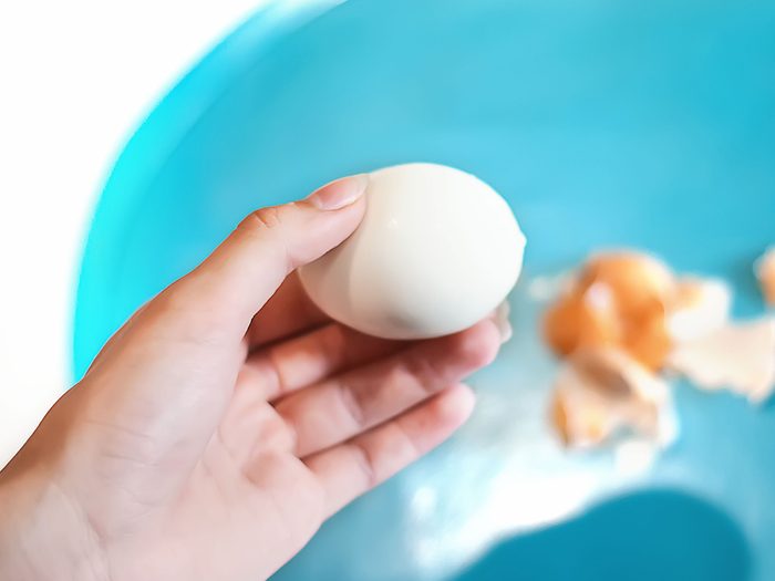 Effortless Hard-Boiled Egg Peeling: A Simple TikTok Hack